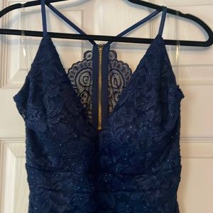 Beautiful dress. spaghetti straps,plunging front open lace back. built in cups.